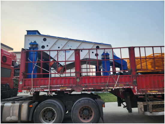 直線(xiàn)篩、方形搖擺篩發(fā)貨